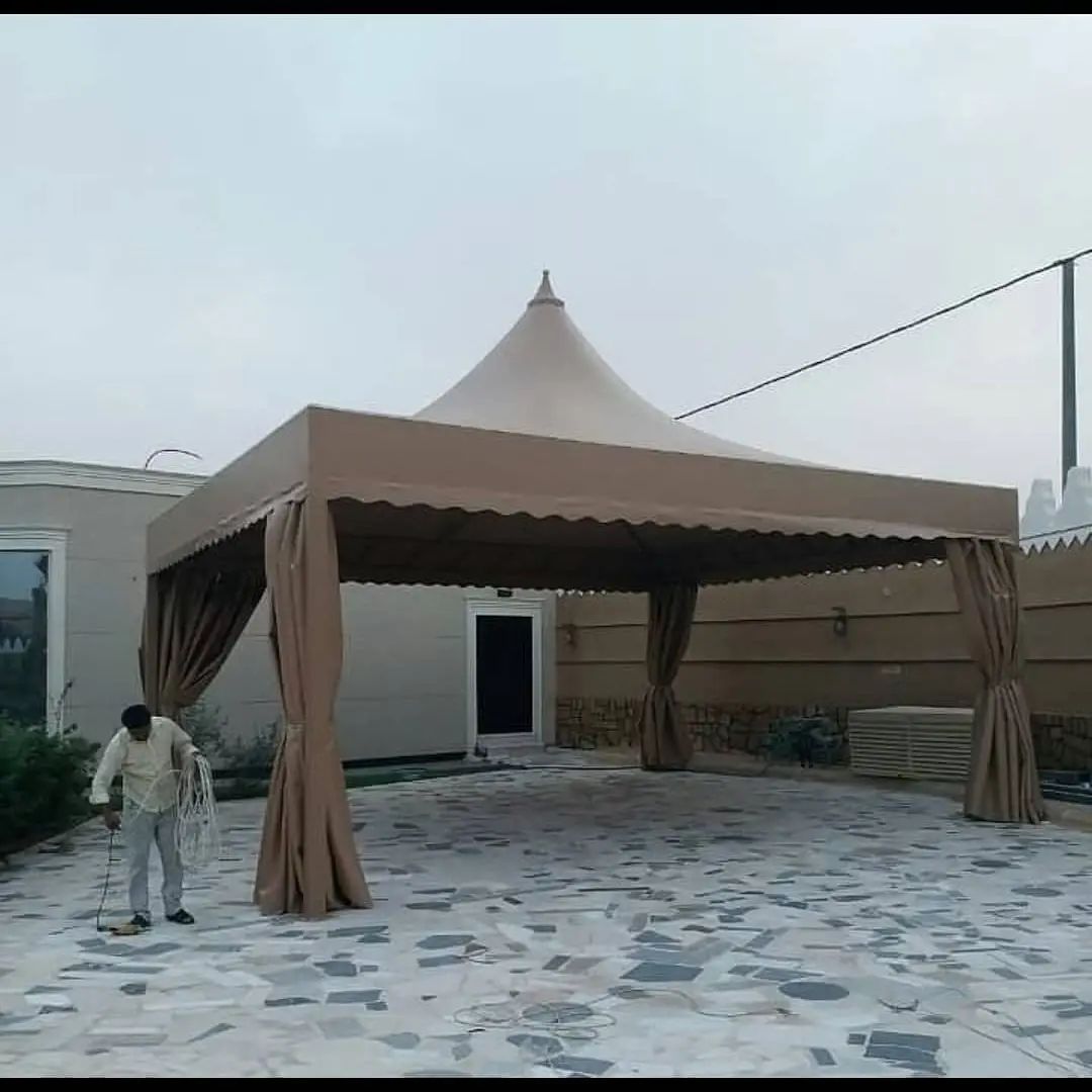 مظلات هرمية